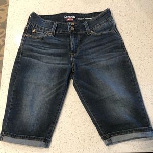 Sale 🔥Levi’s Skinny Shorts